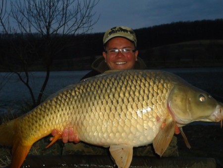 Boldizsár Szilárd- Hoórvölgyi ponty: Dupla 20mm Frankfurti-Kolbászos  Ponty súja: 14,40kg