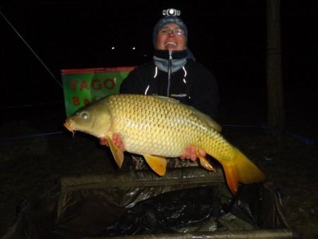 Boldizsár Szilárd pikkejes pontya : 24mm Borsos-Fokhagymás +pop-up